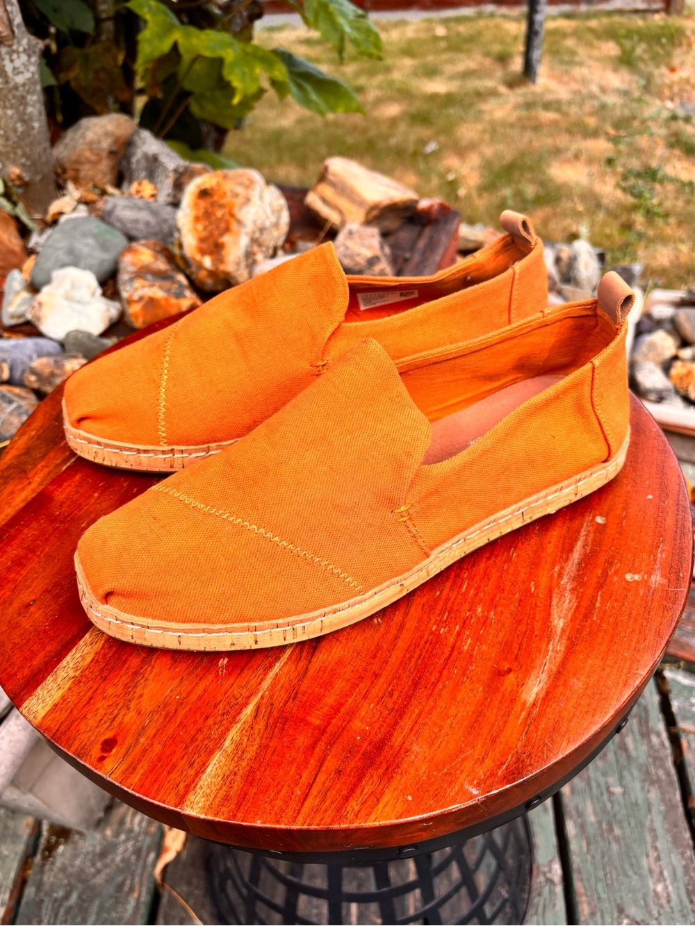 Toms Size 9 W Lightweight Slip-On Flats in Bright Orange